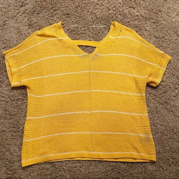 🆕 Apt 9 Yellow Knit Top - Picture 2 of 6